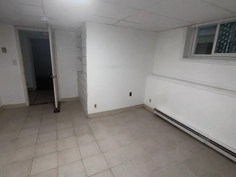 174 Carey Ave #BASEMENT — Photo 2