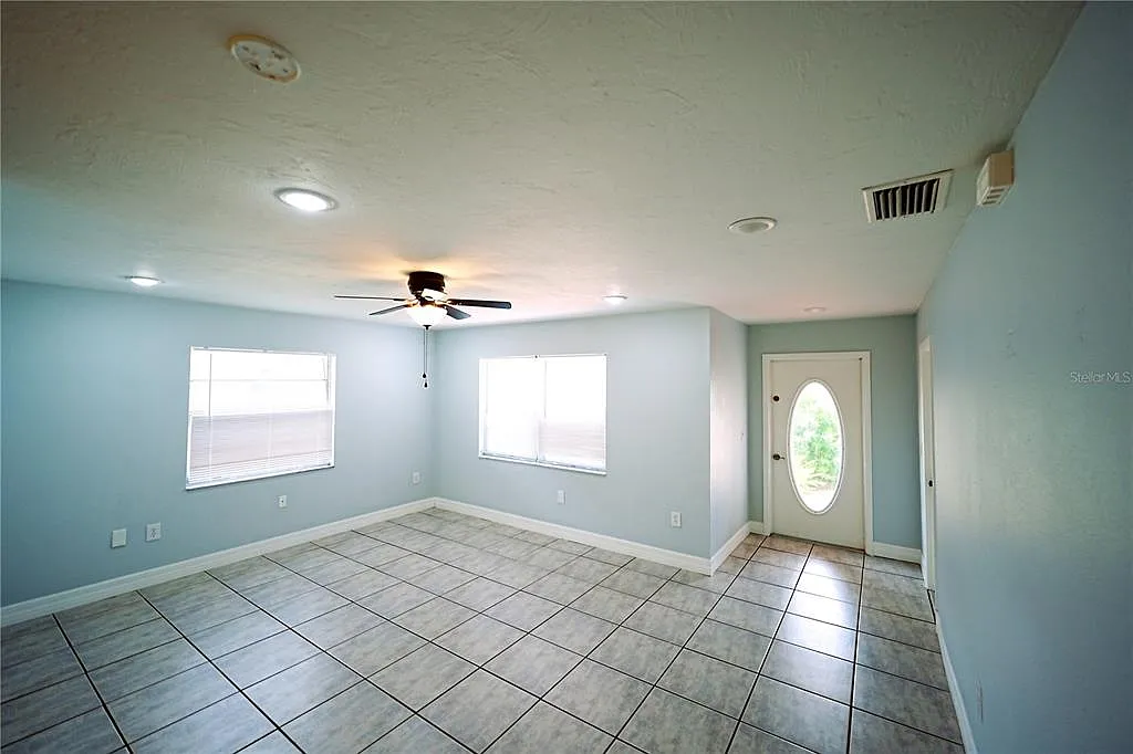 3 bed, 2.0 bath, 1152 sqft, $2,200 — Photo 3