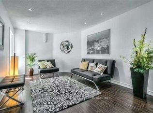9 Upton Cres, Markham, ON L3R 3T3