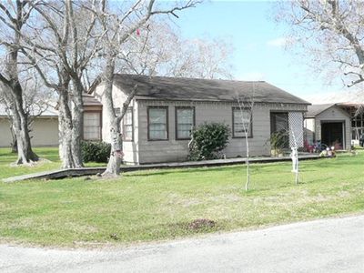 109 Tura St, El Campo, TX, 77437