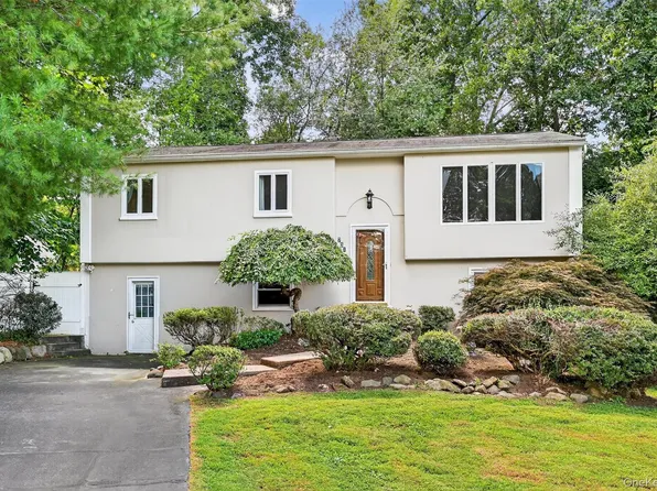 731 Manette Lane, Valley Cottage, NY 10989