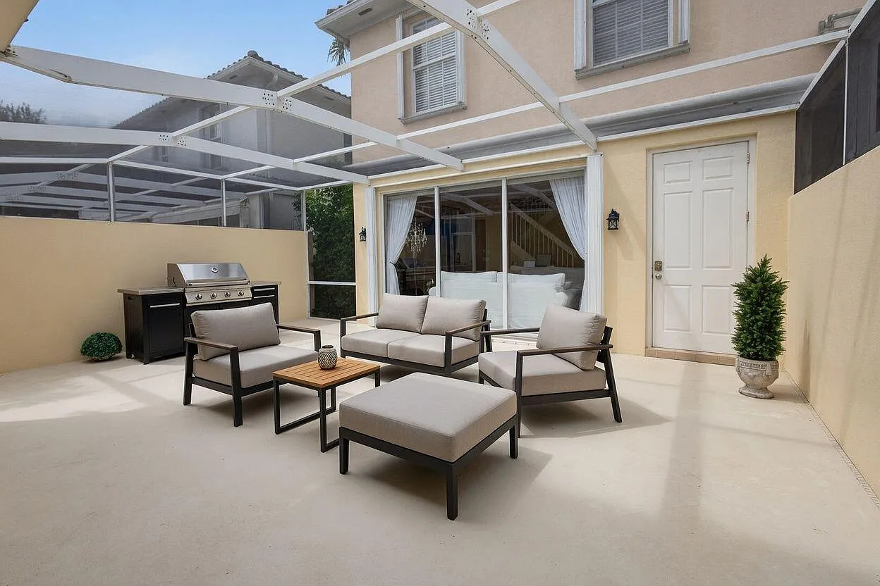 4 bed, 3.0 bath, 1830 sqft, $4,000 — Photo 1