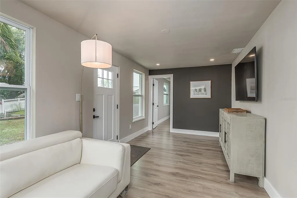 3 bed, 2.0 bath, 1842 sqft, $2,350 — Photo 4
