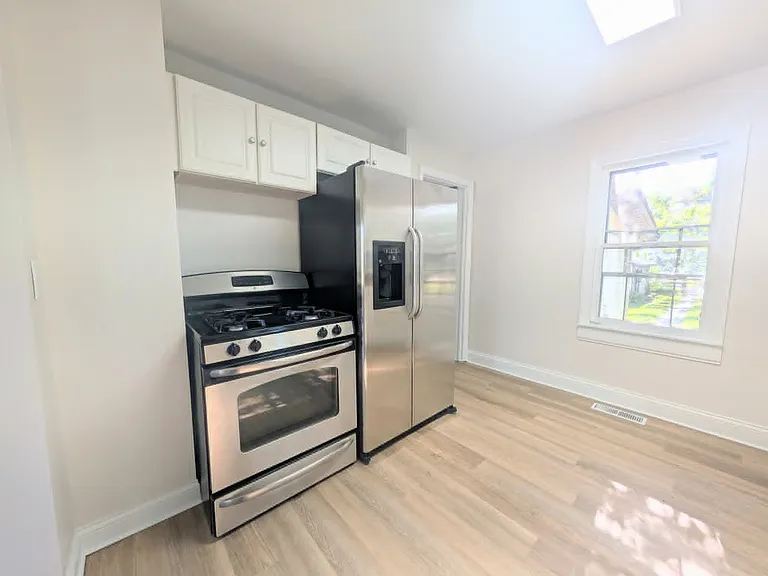 384 S Center Ave — Photo 3