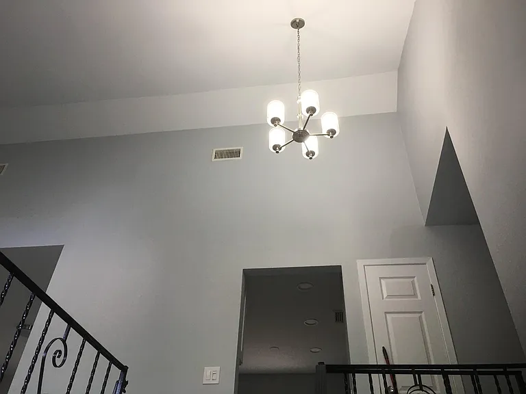 vaulted ceilings, living room