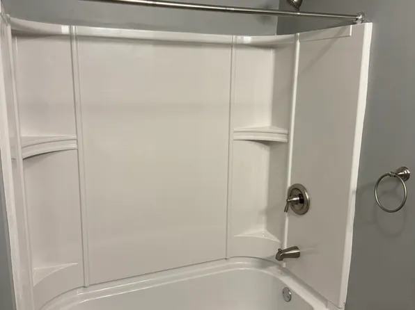 138 Penobscot St APT 3, Rumford, ME 04276