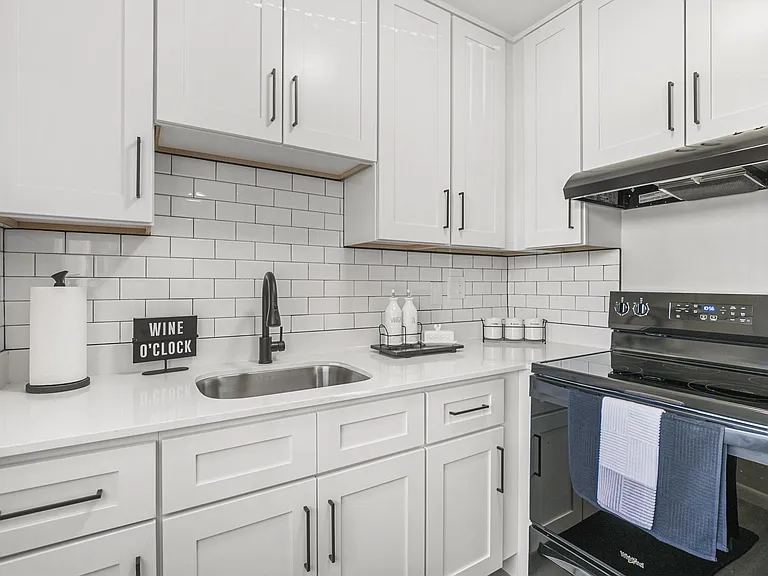 Bella Sol Apartments — Photo 33