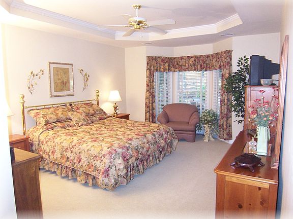 Large master retreat with trey ceiling!