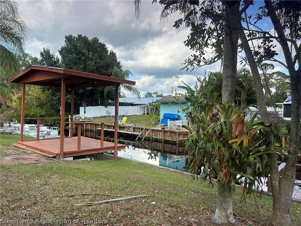 Building Photo - 1557 Lake Clay Dr