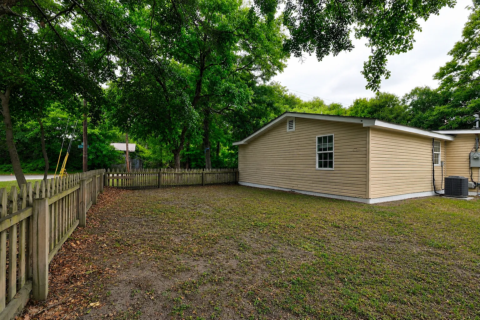 3 bed, 1100 sqft, $2,400 — Photo 3