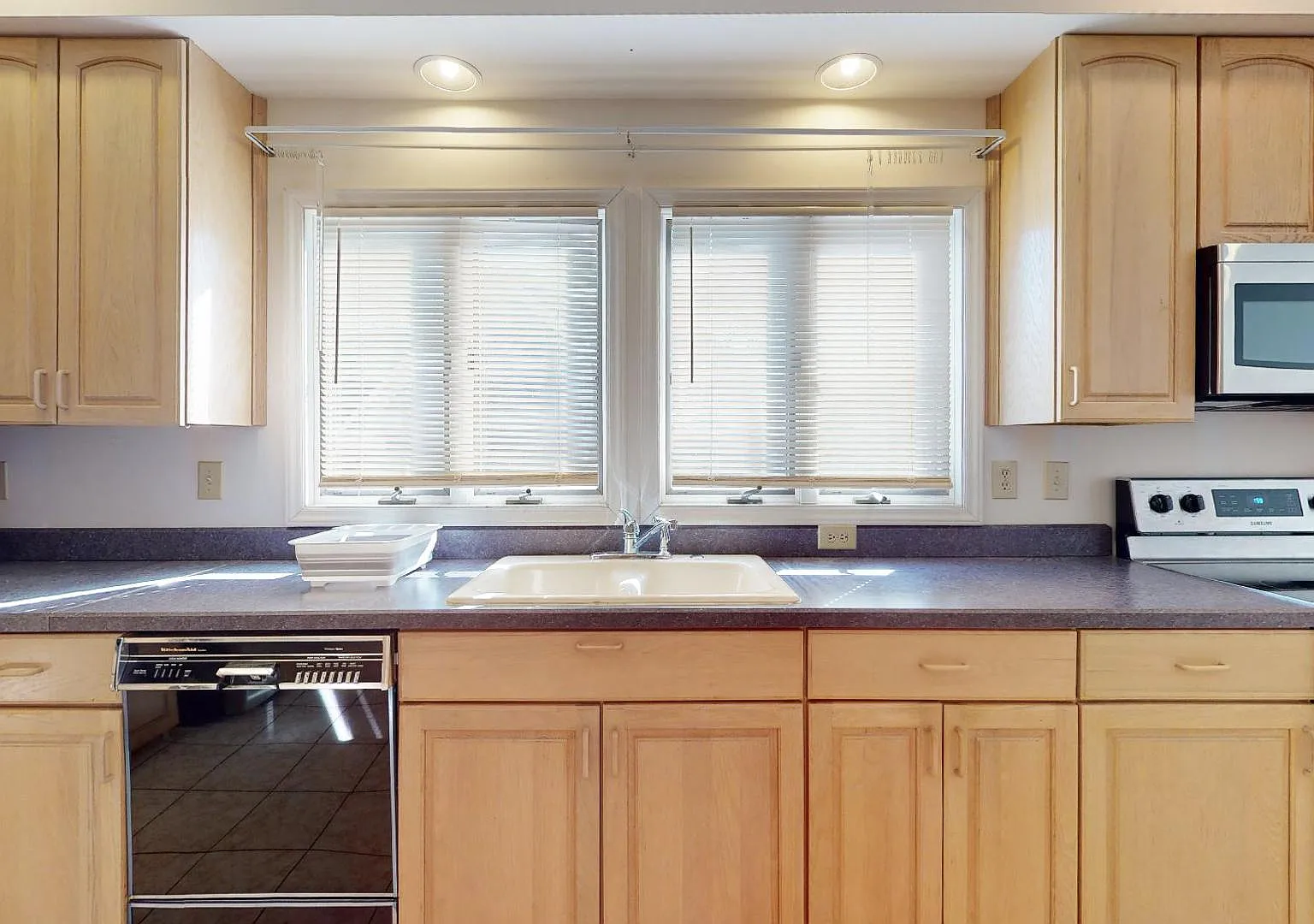 4 bed, 3.5 bath, 3364 sqft, $646 — Photo 4