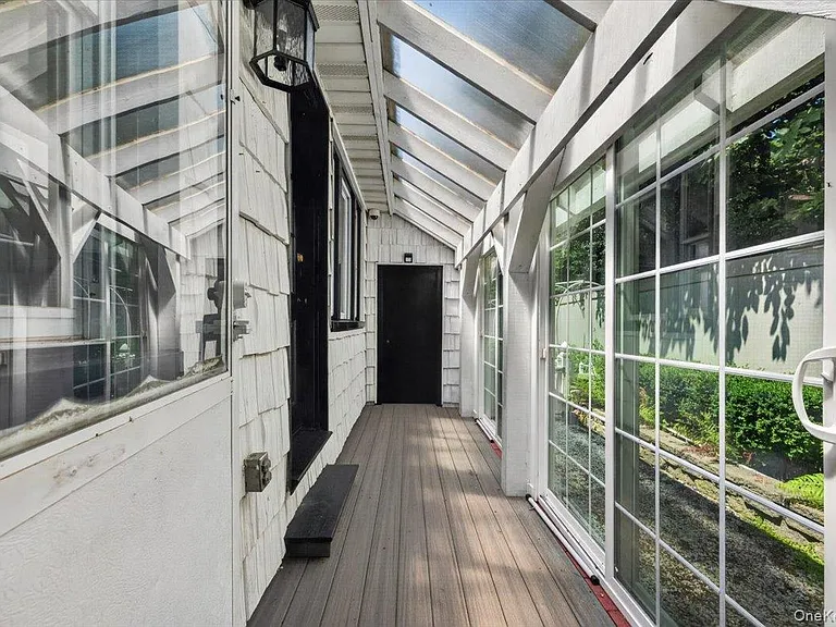 1155 Webster Ave — Photo 33