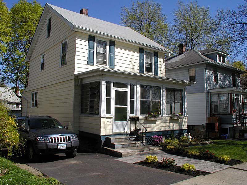 1st image of 208 Fullerton Ave