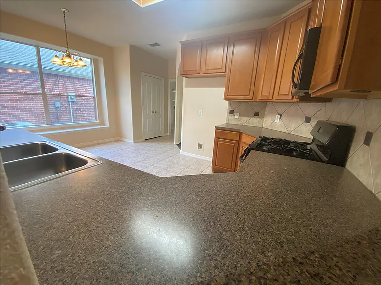 9210 Hidden Lake Cir E — Photo 11