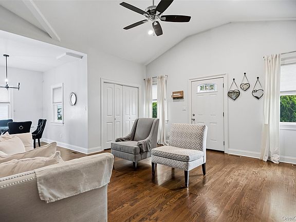 4th image of 2978 Grand Boulevard