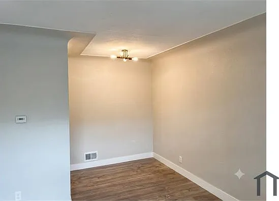 1464 Elmira St — Photo 4