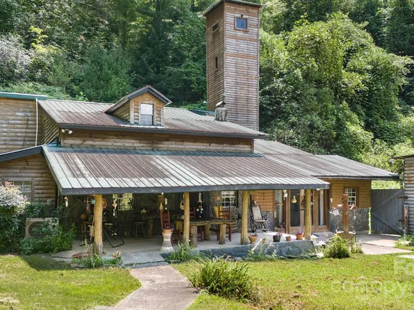 10288 Lower Alarka Rd, Bryson City, NC 28713