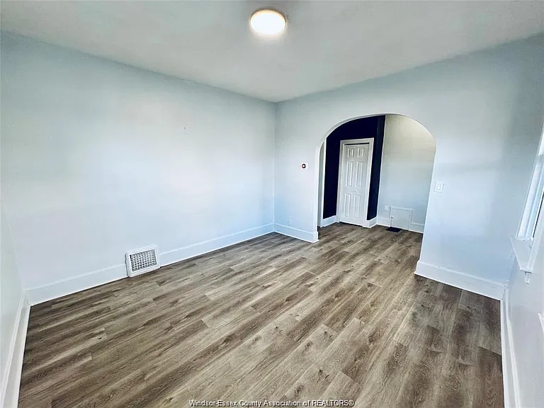531 Langlois Ave — Photo 9