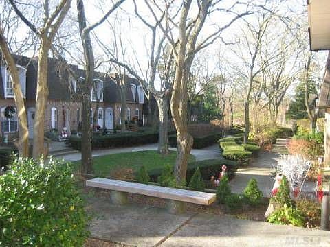 2nd image of 655 Middle Country Rd APT 6B2