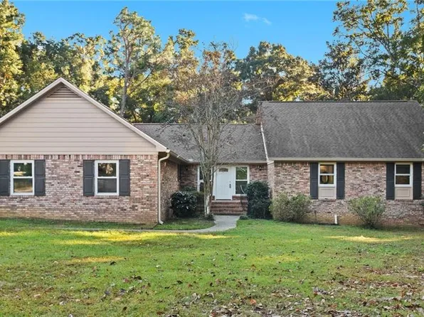 802 Pinewood Ct, Daphne, AL 36526