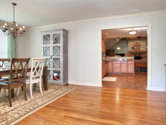 2nd image of 3843 Montclair Dr