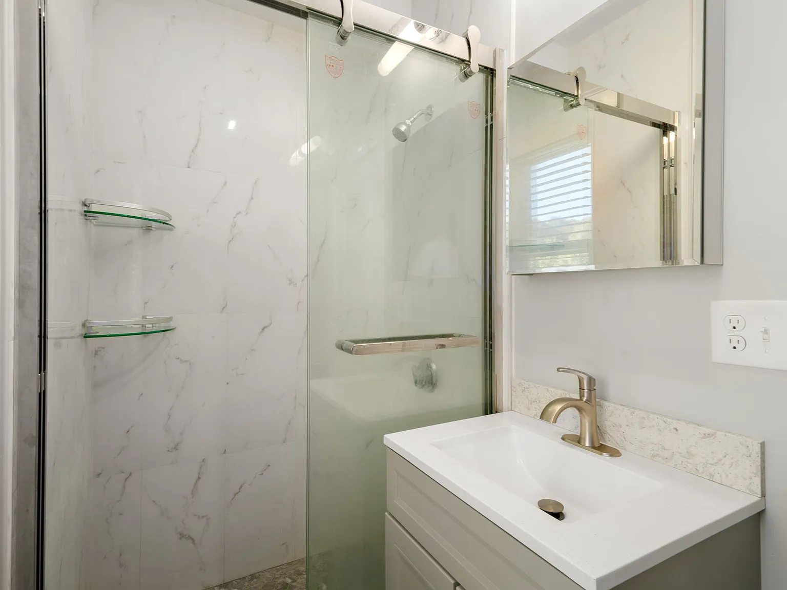 3 bed, 1200 sqft, $3,900 — Photo 4