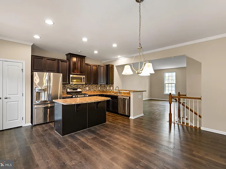 1220 Carrick Ct — Photo 4