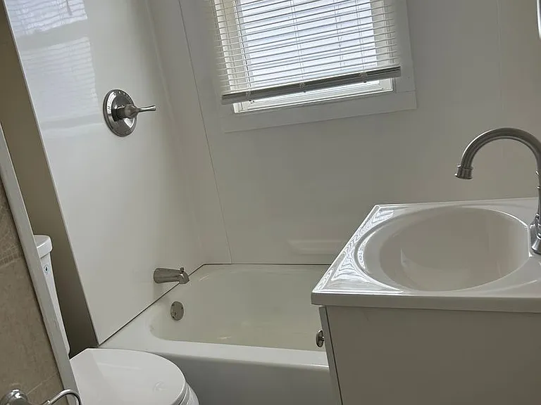 211 Carnegie Ave — Photo 2