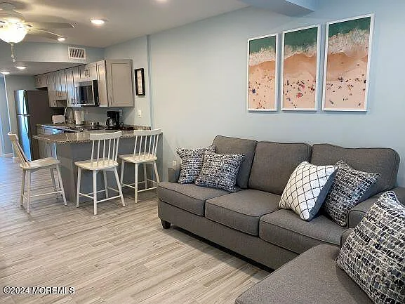 Studio, 574 sqft, $1,800 — Photo 4