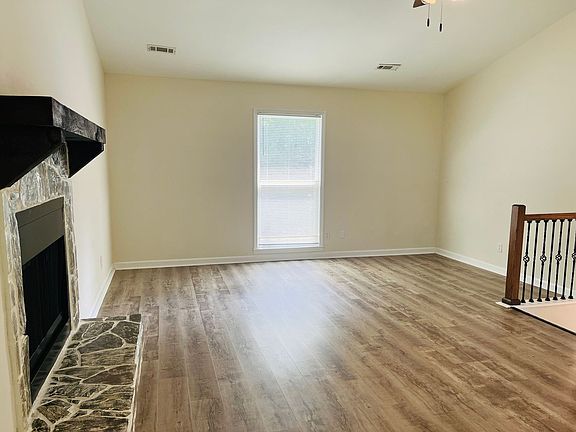 5th image of 28 Bowers Dr