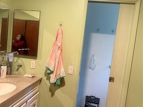 5th image of 822 E Virginia St