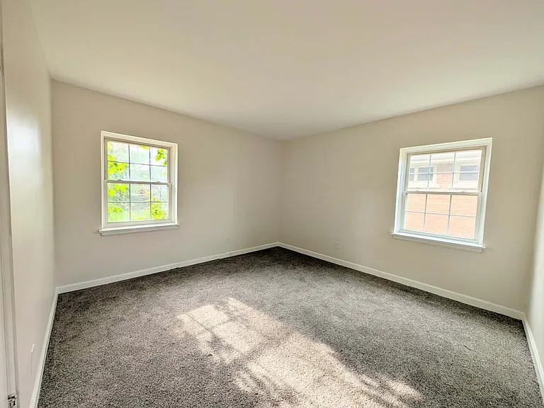 588 S Kennedy Dr — Photo 5