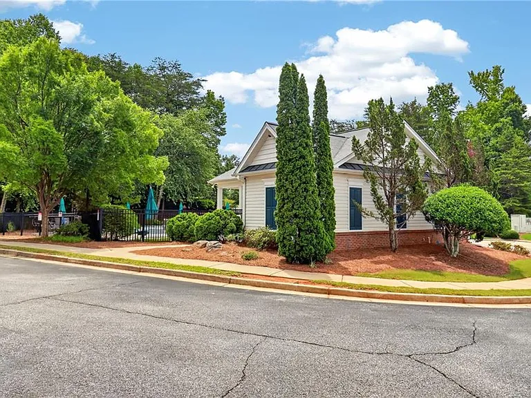 1542 Brookmere Way — Photo 33