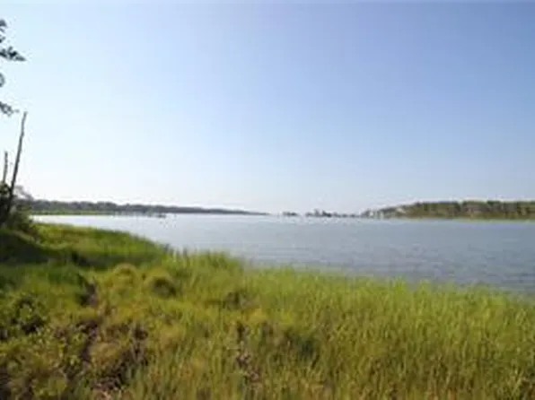 2 Creekside Ln, North, VA 23128