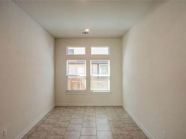 608 Saturnia Dr — Photo 17