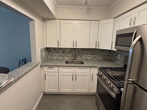 3rd image of 58 Whitaker Pl Floor 2