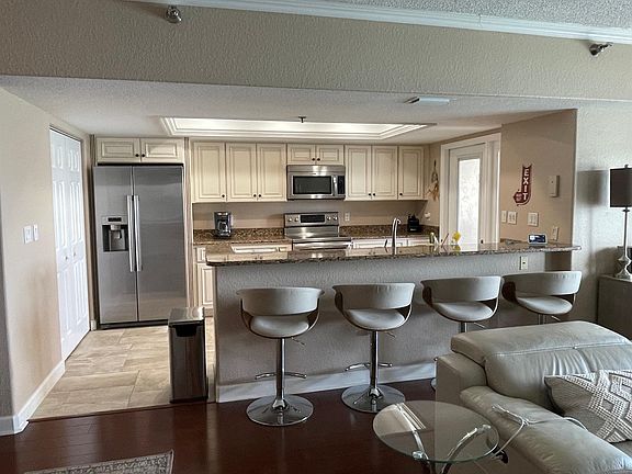 Kitchen Bar Counter.