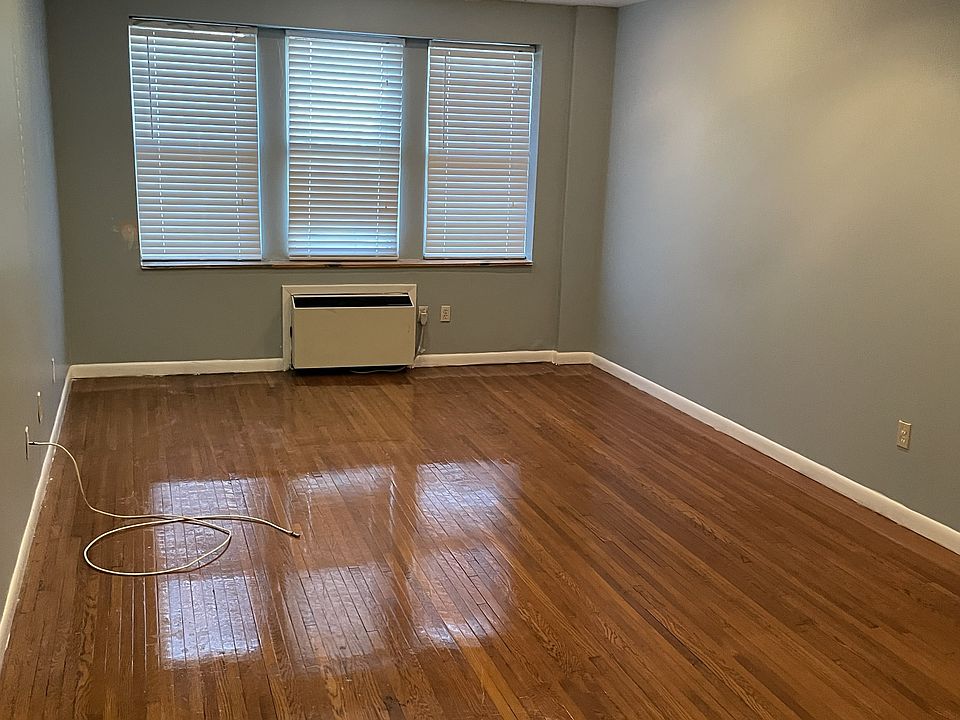 Living Room with a ceiling fan