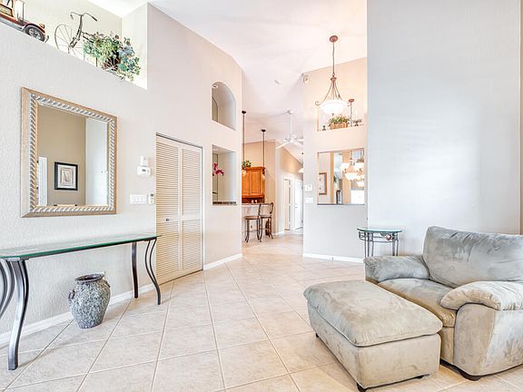 4th image of 8412 Logia Cir