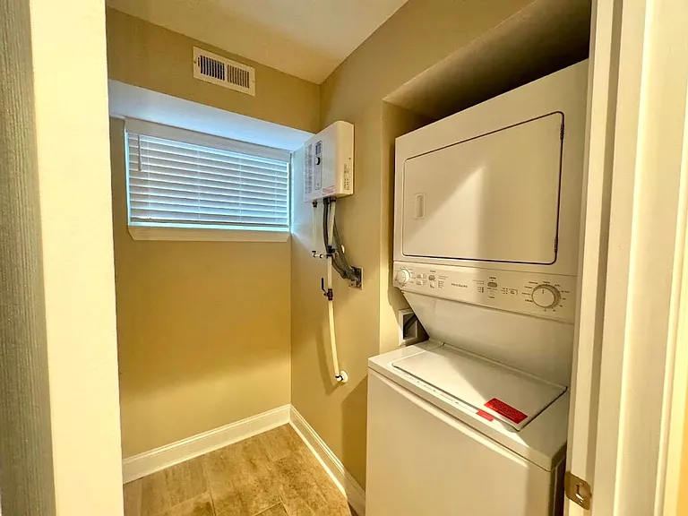 106 S Anderson St #B102 — Photo 7