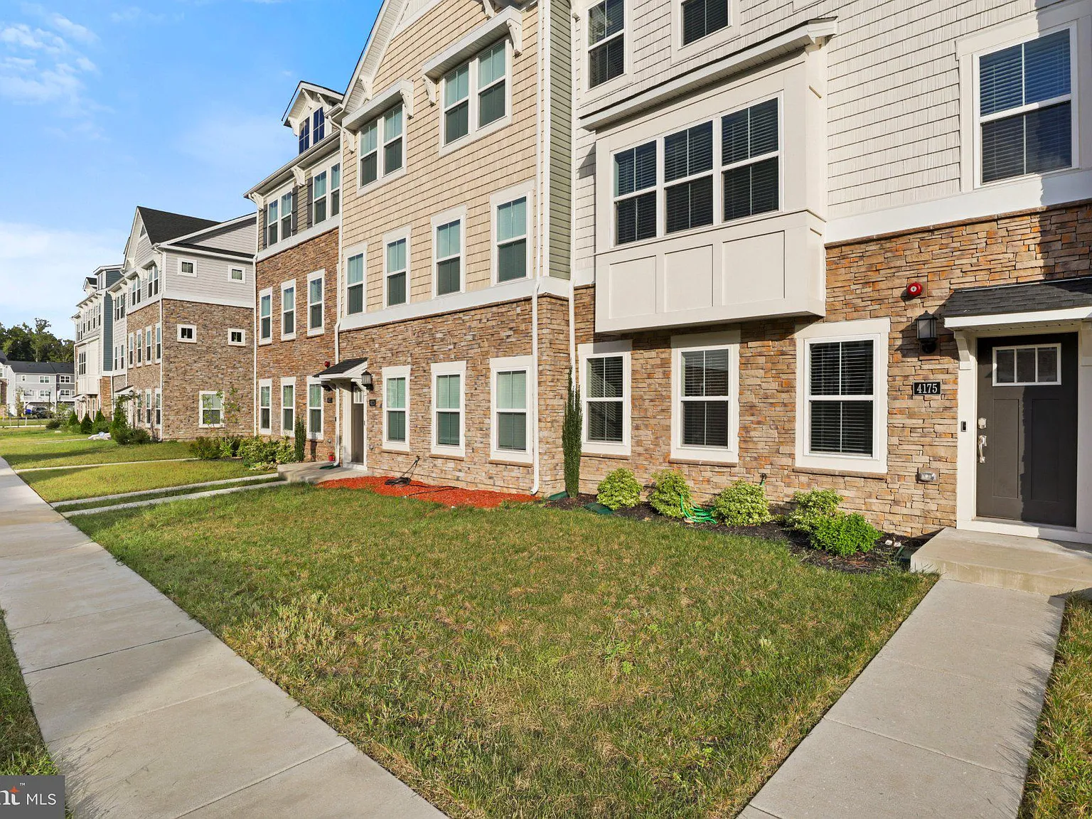 4 bed, 3.5 bath, 2948 sqft, $3,495 — Photo 4