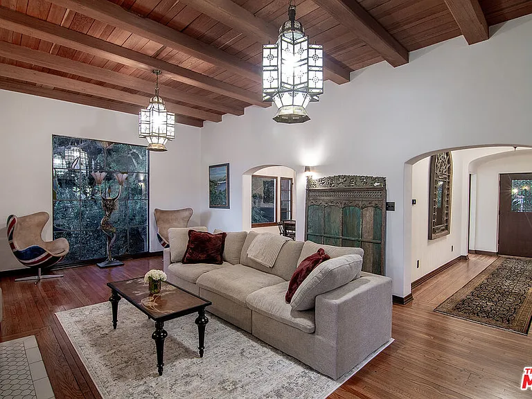 3475 N Knoll Dr — Photo 8