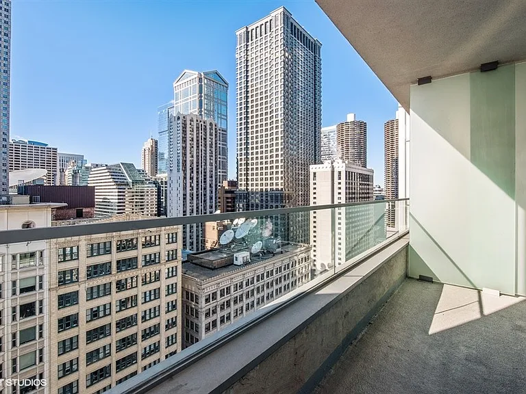 8 E Randolph St #1707 — Photo 5