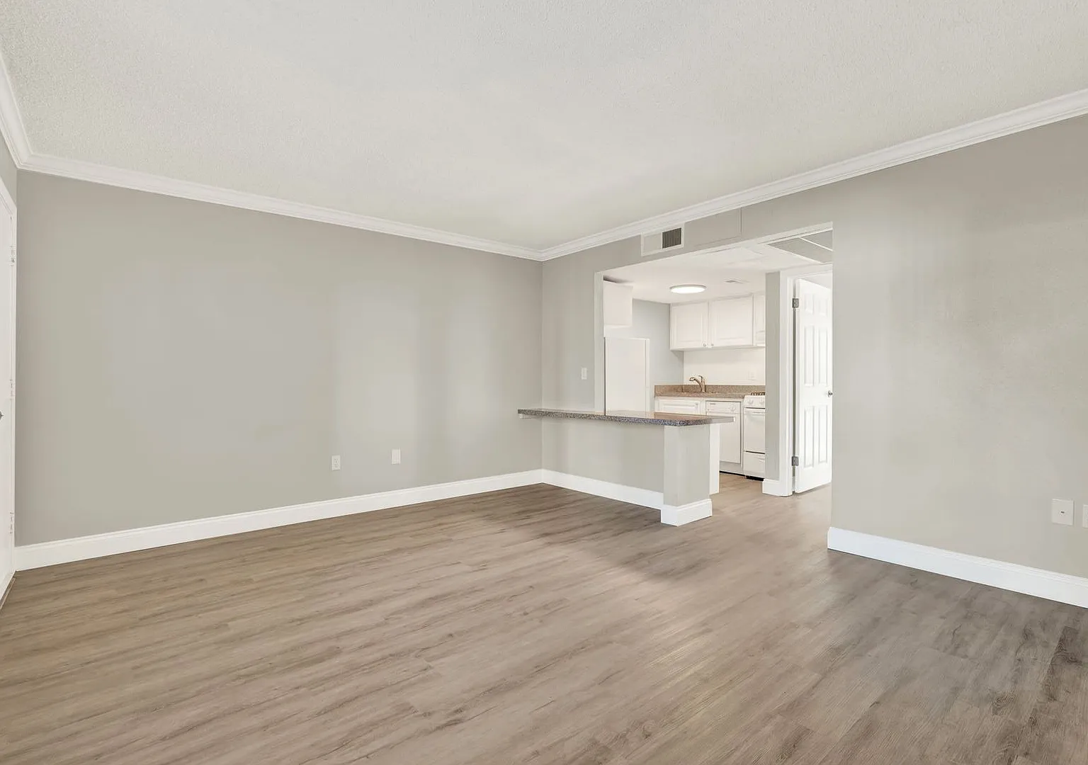 Newly Renovated ~ Ground Floor Condo in the heart of Altamonte Springs! — Photo 2