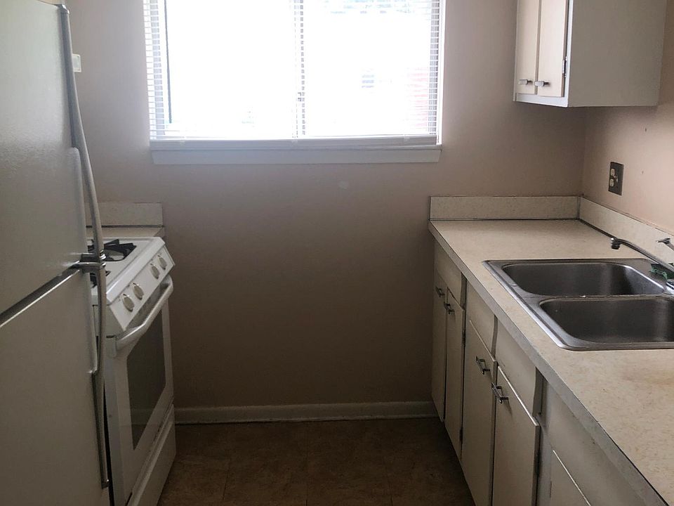 1st image of 22019 Woodbury Dr #8