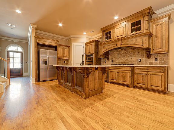 5th image of 9084 Tuckerbrook Ln