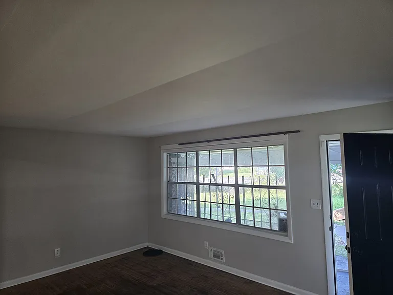 1102 Shoreham Dr — Photo 5