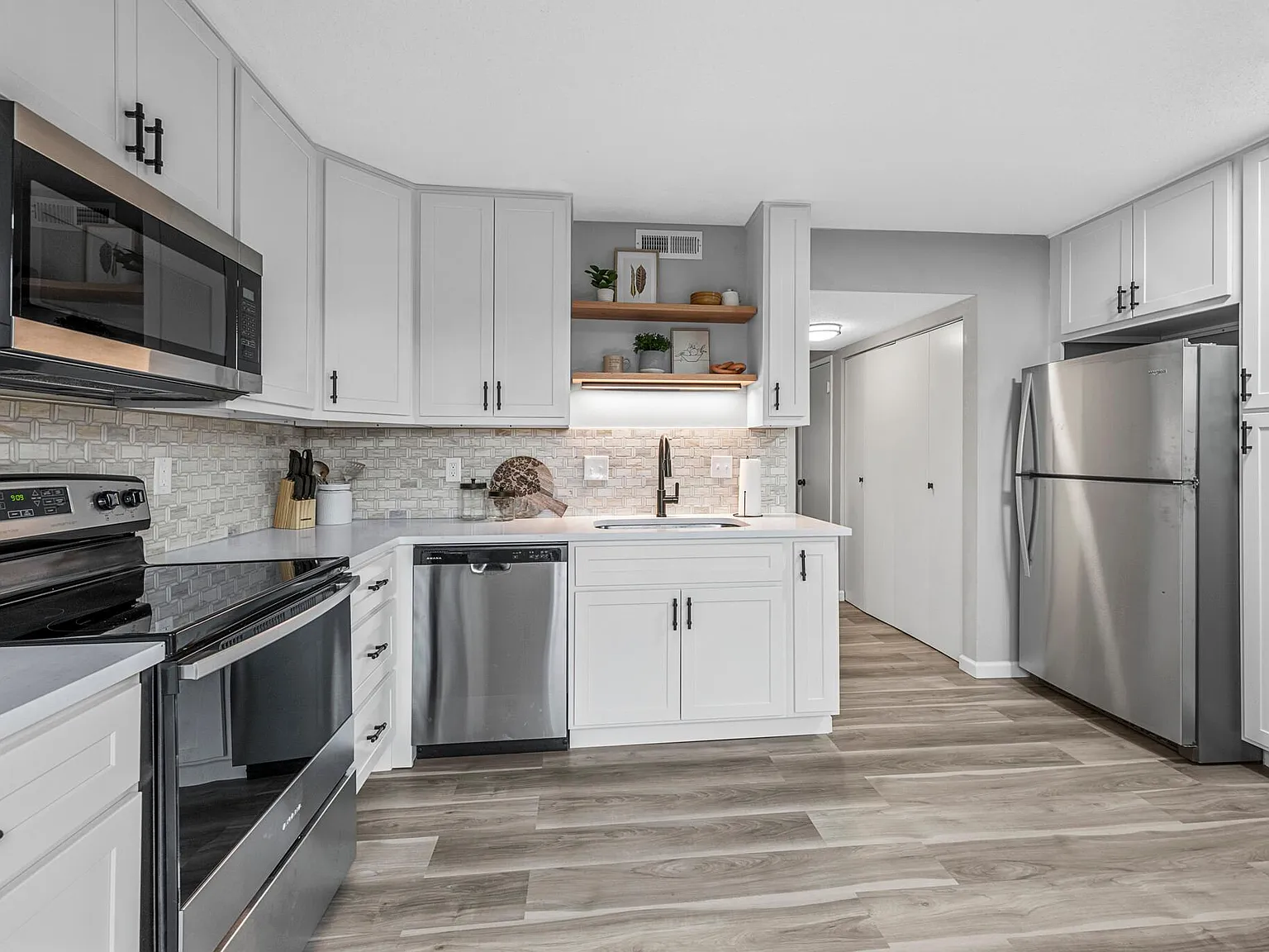 2 bed, 1.5 bath, 1088 sqft, $2,395 — Photo 1