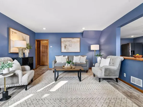 500 E 1st St, Waconia, MN 55387