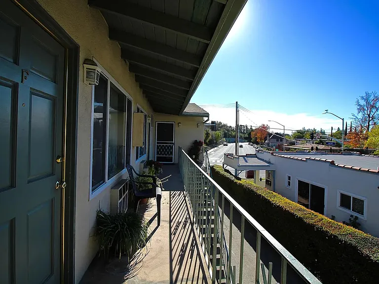E Chevy Chase Dr — Photo 16